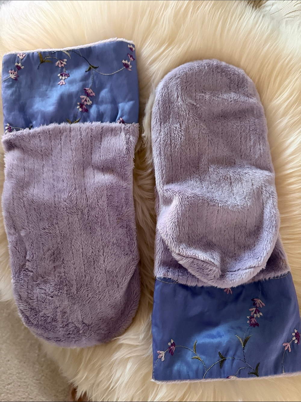 Lavender Faux-Fur feet Warmers with Floral Satin Cuff, removable heating pads